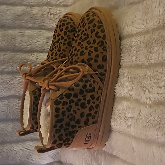 Ugg Neumel Leopard Suede Boot Shoe. Natural Fur Lining. Size 10 - Picture 2 of 4